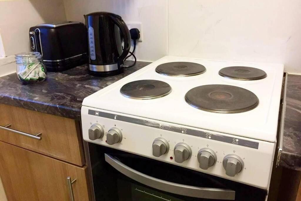 Conveniently Situated 1Bed Apt In Stretford Apartment Manchester Exterior photo